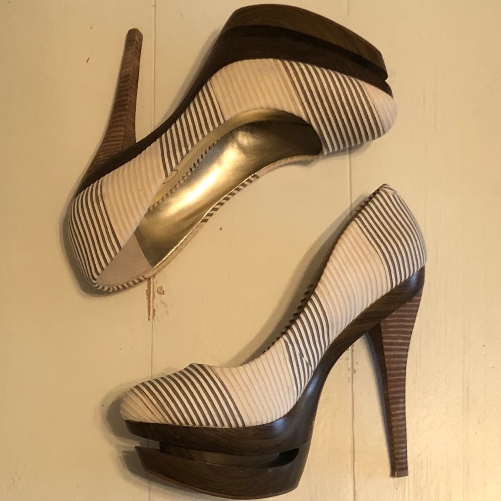 🆕 Jessica Simpson Colie platform heels